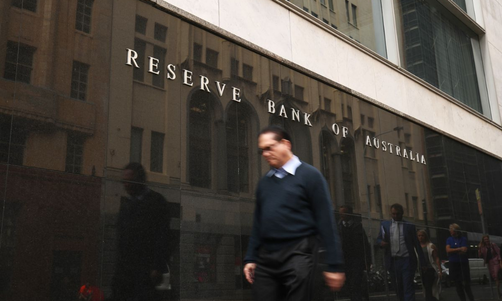 Australia's central bank holds rates, Ukraine a new uncertainty - Financespiders